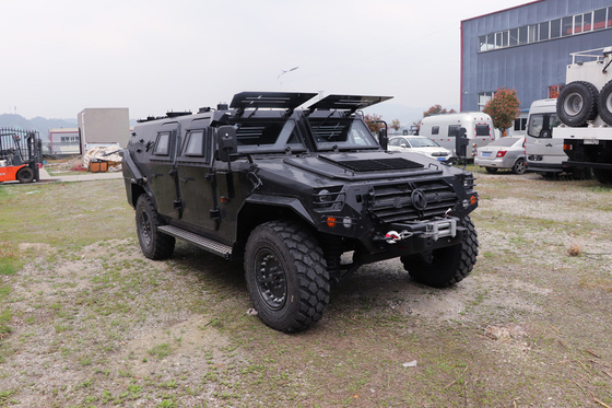 Corpo de carro à prova de balas Veículo militar off-road personalizado Veículo de assalto para 6 homens 4x4