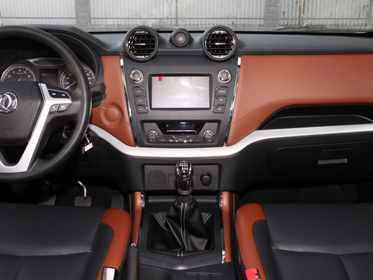 Camionetes DONGFENG de SUV da porta do motor RWD 4 do turbocompressor para o acampamento da família