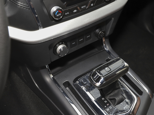 8 camionetes DONGFENG 120kw 163hp da movimentação da roda das engrenagens 4WD 4