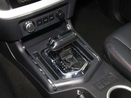 Assentos da fileira 5 de Doudle do fechamento diferencial do recolhimento 4WD de Dongfeng da transmissão automática de China