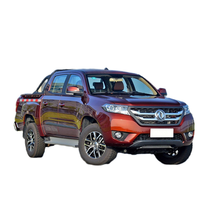 O carro pequeno 4x4 4WD DONGFENG do camionete da carga saiu da direção